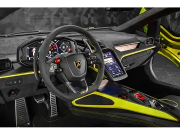 LAMBORGHINI Revuelto AD PERSONAM - VERDE CITREA   ROSSO MARS