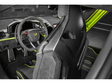 LAMBORGHINI Revuelto AD PERSONAM - VERDE CITREA   ROSSO MARS