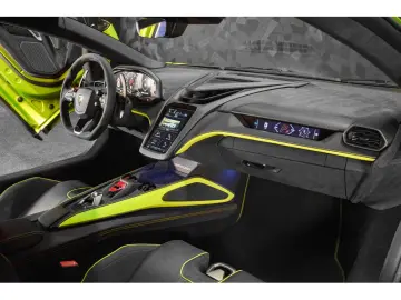 LAMBORGHINI Revuelto AD PERSONAM - VERDE CITREA   ROSSO MARS