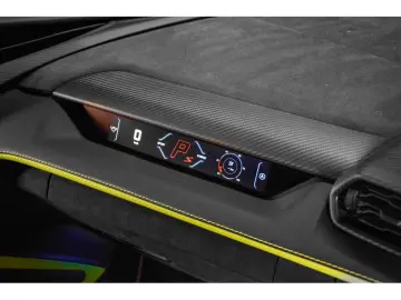 LAMBORGHINI Revuelto AD PERSONAM - VERDE CITREA   ROSSO MARS