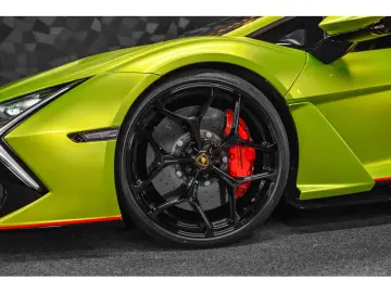 LAMBORGHINI Revuelto AD PERSONAM - VERDE CITREA   ROSSO MARS