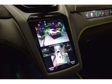 LAMBORGHINI Revuelto AD PERSONAM - VERDE CITREA   ROSSO MARS