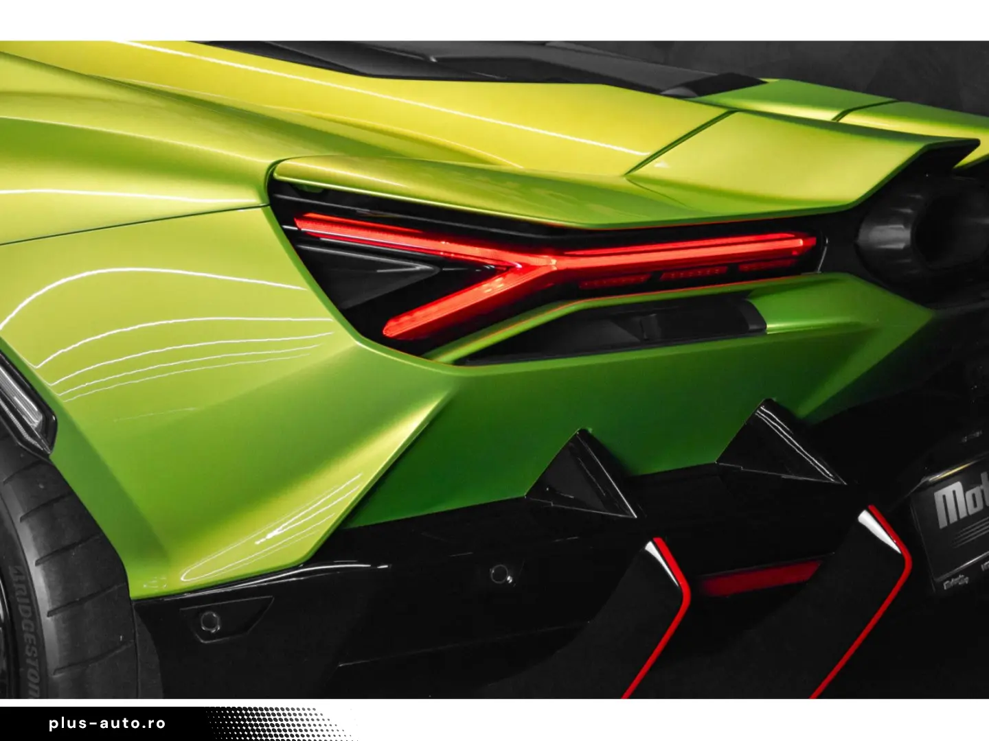 LAMBORGHINI Revuelto AD PERSONAM - VERDE CITREA   ROSSO MARS
