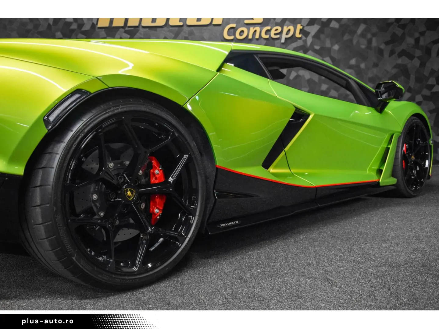 LAMBORGHINI Revuelto AD PERSONAM - VERDE CITREA   ROSSO MARS