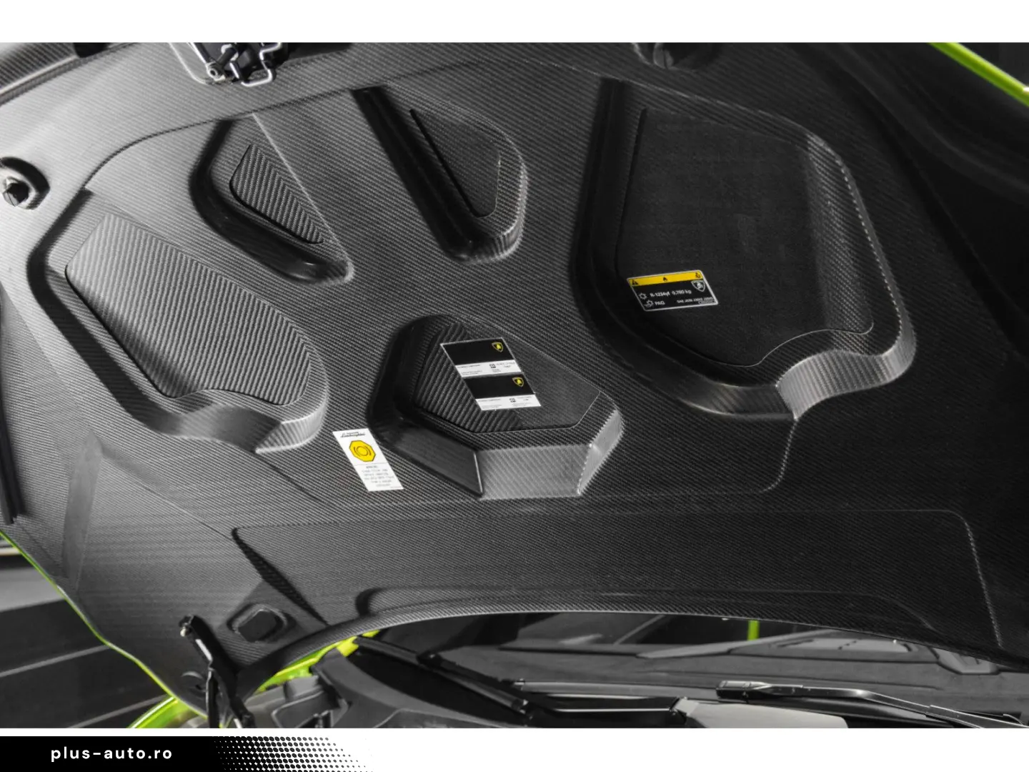 LAMBORGHINI Revuelto AD PERSONAM - VERDE CITREA   ROSSO MARS