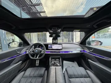 BMW M760e xDrive M Sport PANO-SKY Autom.Tür Massage