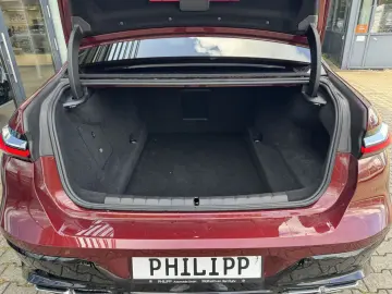 BMW M760e xDrive M Sport PANO-SKY Autom.Tür Massage