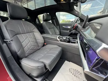 BMW M760e xDrive M Sport PANO-SKY Autom.Tür Massage