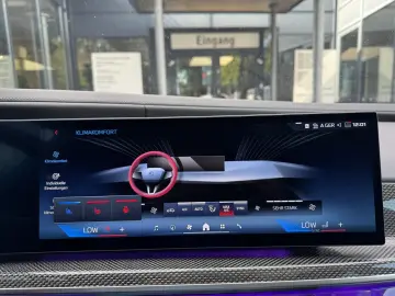 BMW M760e xDrive M Sport PANO-SKY Autom.Tür Massage