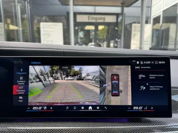 BMW M760e xDrive M Sport PANO-SKY Autom.Tür Massage