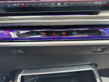 BMW M760e xDrive M Sport PANO-SKY Autom.Tür Massage