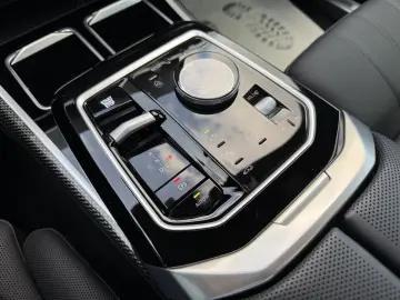 BMW M760e xDrive M Sport PANO-SKY Autom.Tür Massage