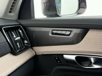 VOLVO XC90 2.0 Plus Bright Recharge Plug-In Hybrid AWD