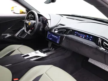 FERRARI 12Cilindri - CARBON - FERRARI HAMBURG