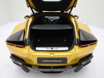 FERRARI 12Cilindri - CARBON - FERRARI HAMBURG