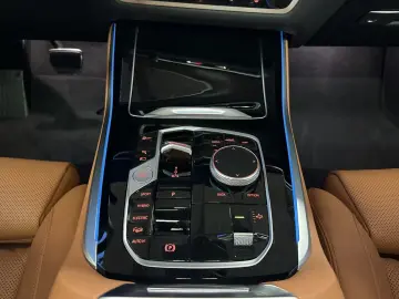 BMW X5 xDrive50e M Sport AHK Pano 21 LM Head-Up