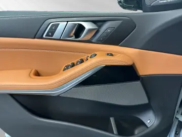 BMW X5 xDrive50e M Sport AHK Pano 21 LM Head-Up