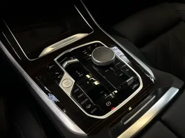 BMW X5 xDrive50e M Sport AHK Pano 22 LMR Head-Up