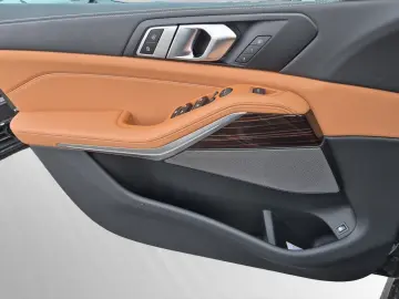 BMW X5 xDrive50e M Sport AHK Pano Harman Kardon