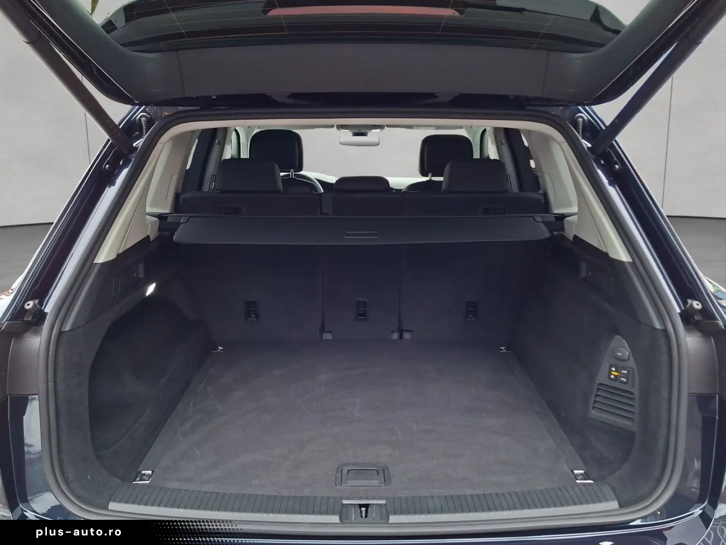 VW Touareg 3.0 TDI Tip NAVI AHK LUFT LEDER GJR ACC