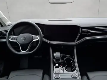VW Touareg 3.0 TDI Tip NAVI AHK LUFT LEDER GJR ACC