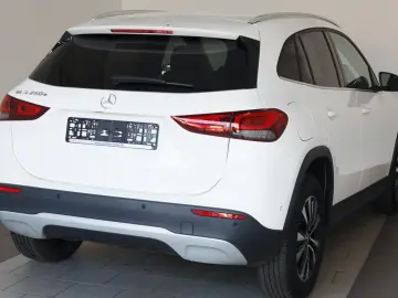 MERCEDES-BENZ GLA 250 e Style TLeder Navi LED Kamer &hellip;