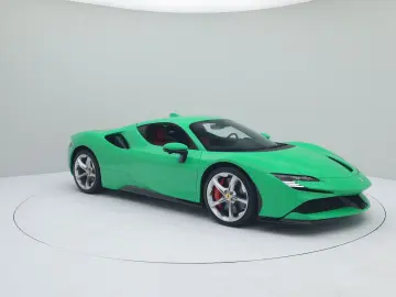FERRARI SF90 Stradale - SIGNAL GREEN - FERRARI HAMBURG
