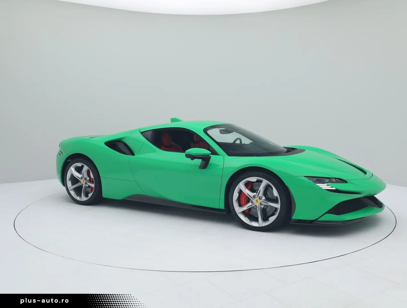 FERRARI SF90 Stradale - SIGNAL GREEN - FERRARI HAMBURG