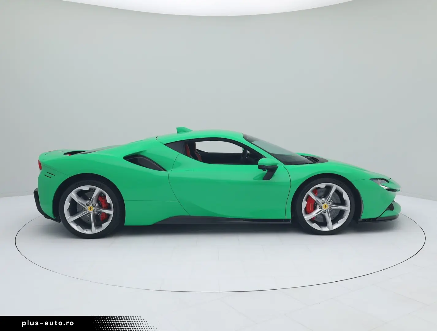 FERRARI SF90 Stradale - SIGNAL GREEN - FERRARI HAMBURG