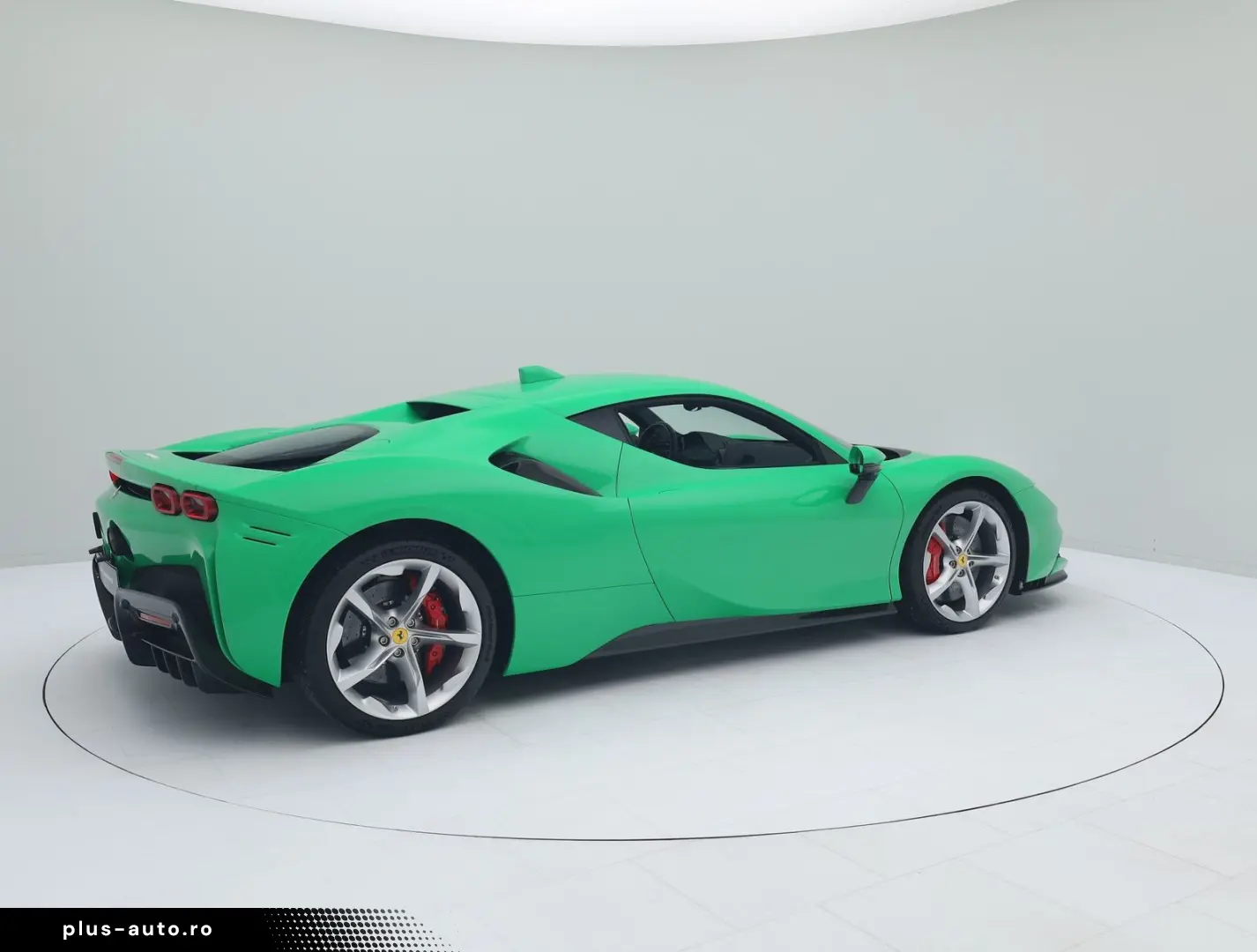 FERRARI SF90 Stradale - SIGNAL GREEN - FERRARI HAMBURG