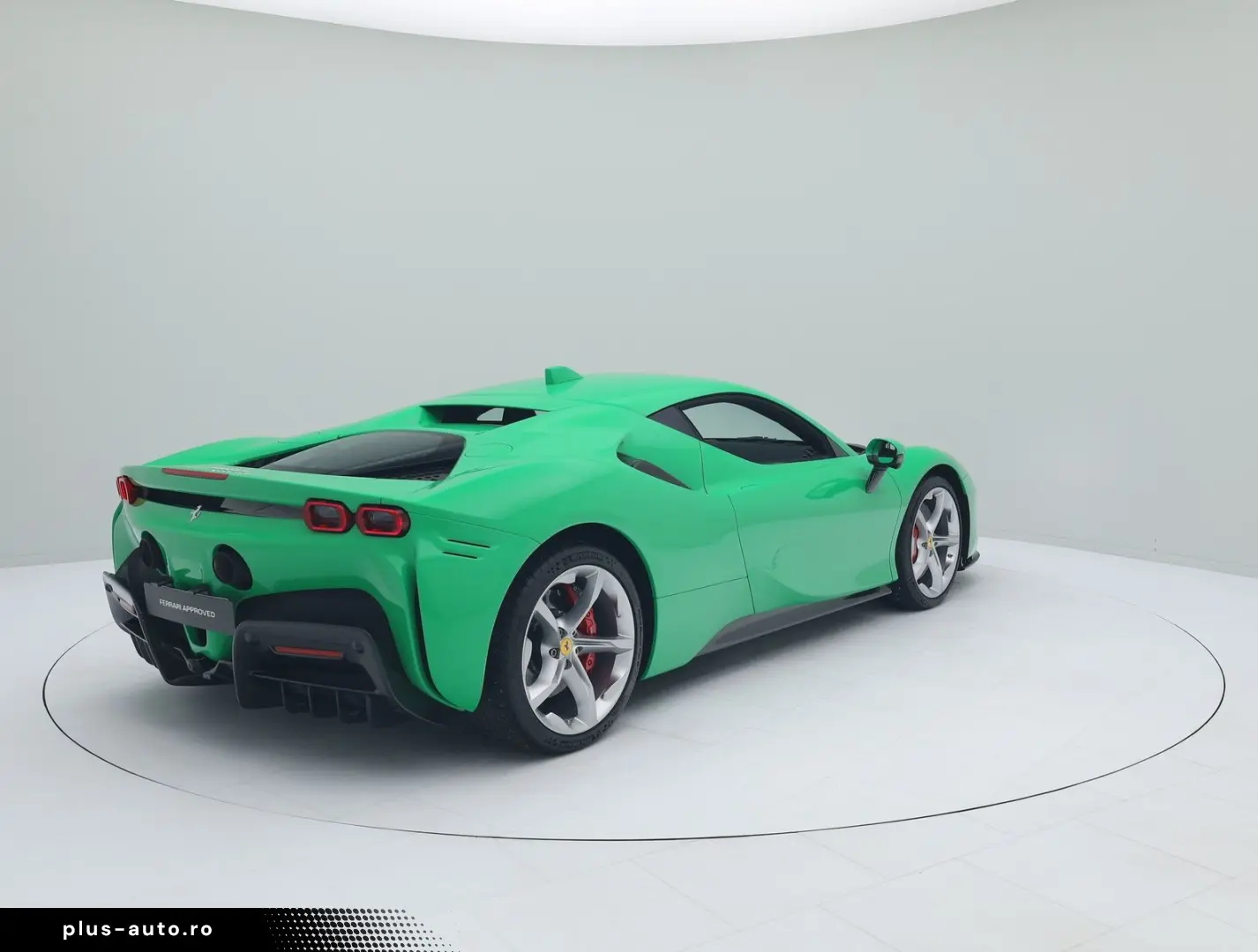 FERRARI SF90 Stradale - SIGNAL GREEN - FERRARI HAMBURG