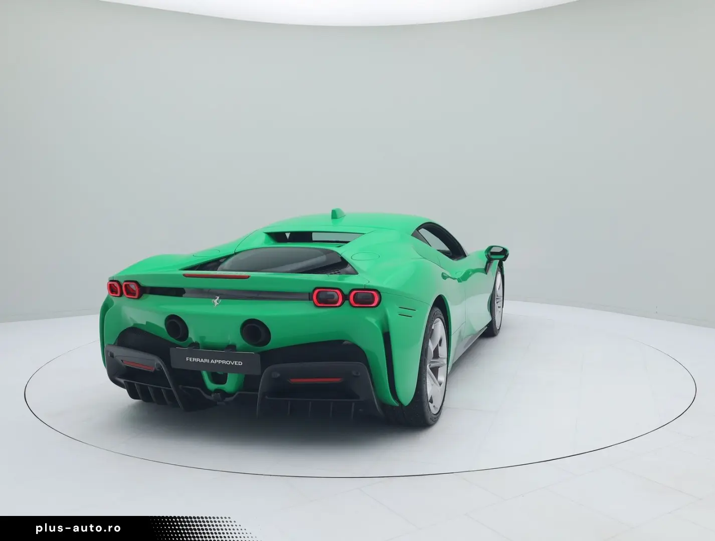 FERRARI SF90 Stradale - SIGNAL GREEN - FERRARI HAMBURG
