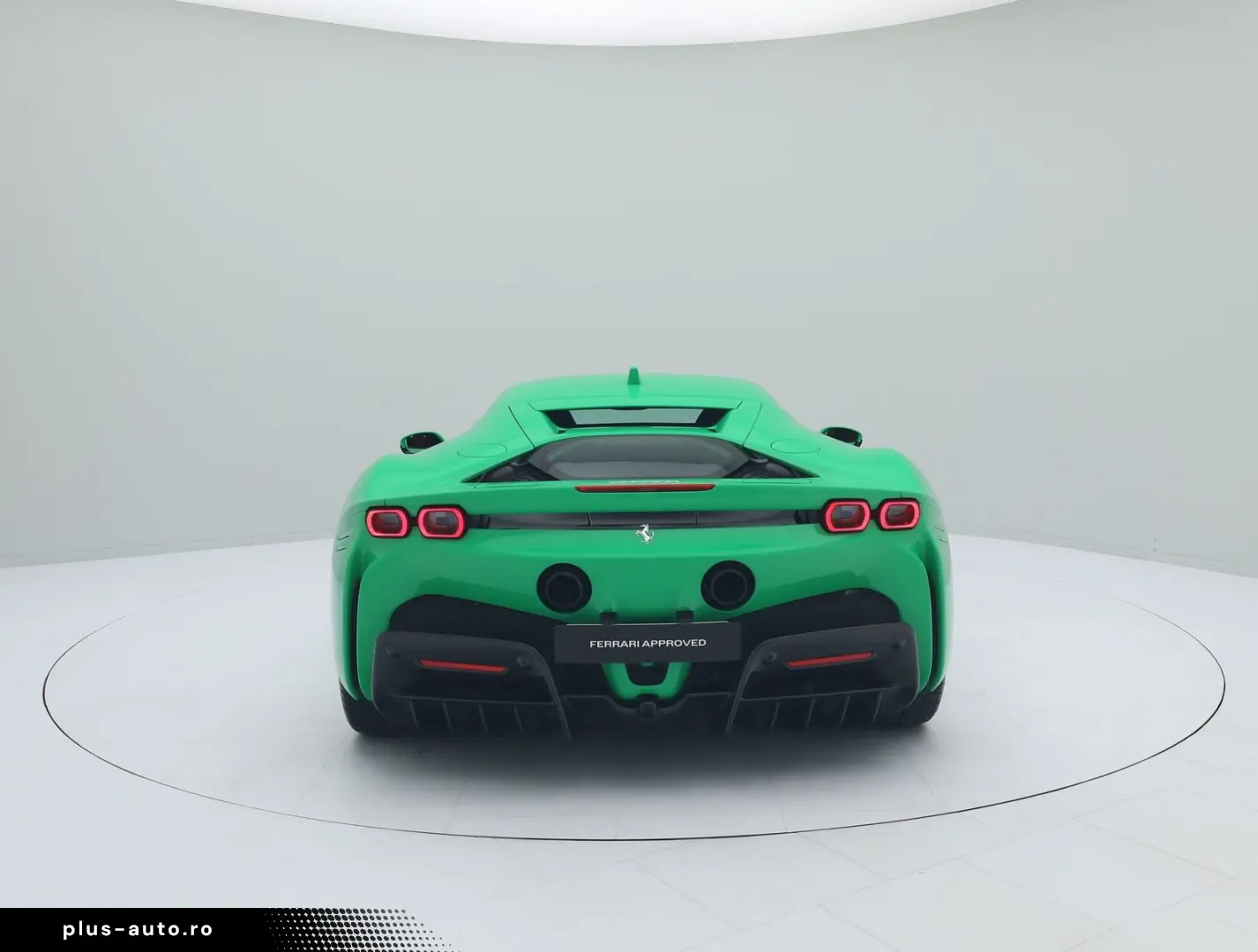 FERRARI SF90 Stradale - SIGNAL GREEN - FERRARI HAMBURG