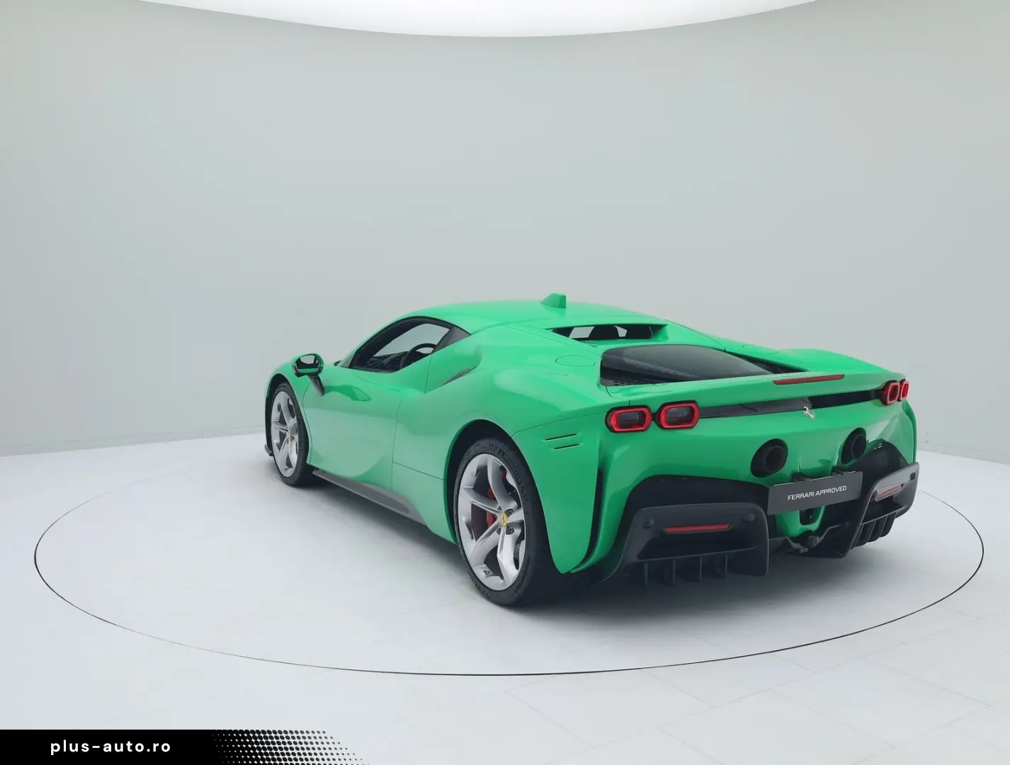 FERRARI SF90 Stradale - SIGNAL GREEN - FERRARI HAMBURG