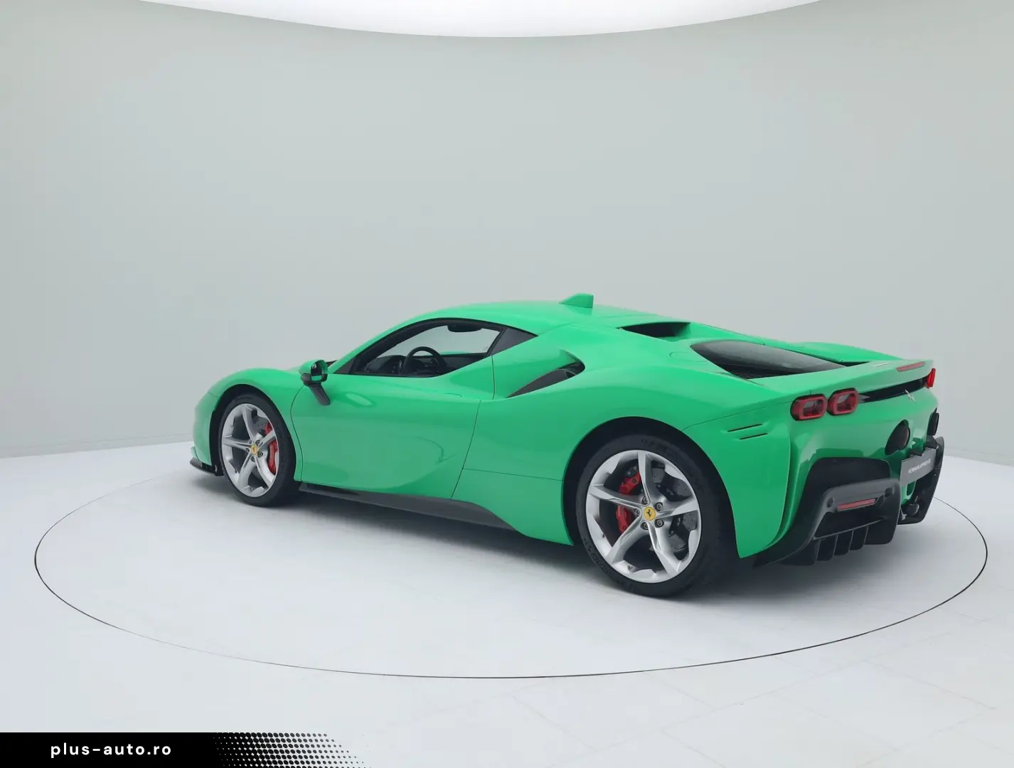 FERRARI SF90 Stradale - SIGNAL GREEN - FERRARI HAMBURG