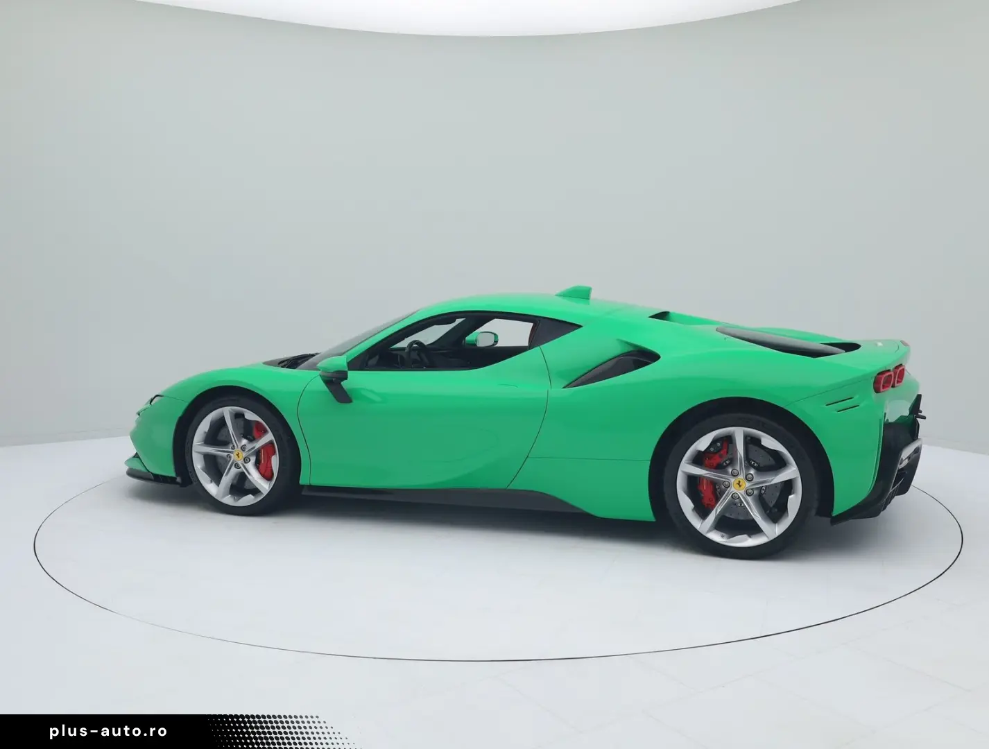 FERRARI SF90 Stradale - SIGNAL GREEN - FERRARI HAMBURG