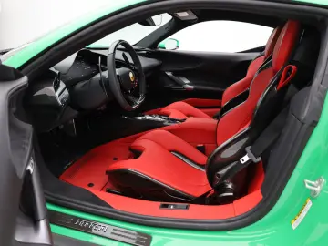 FERRARI SF90 Stradale - SIGNAL GREEN - FERRARI HAMBURG
