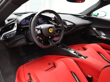 FERRARI SF90 Stradale - SIGNAL GREEN - FERRARI HAMBURG