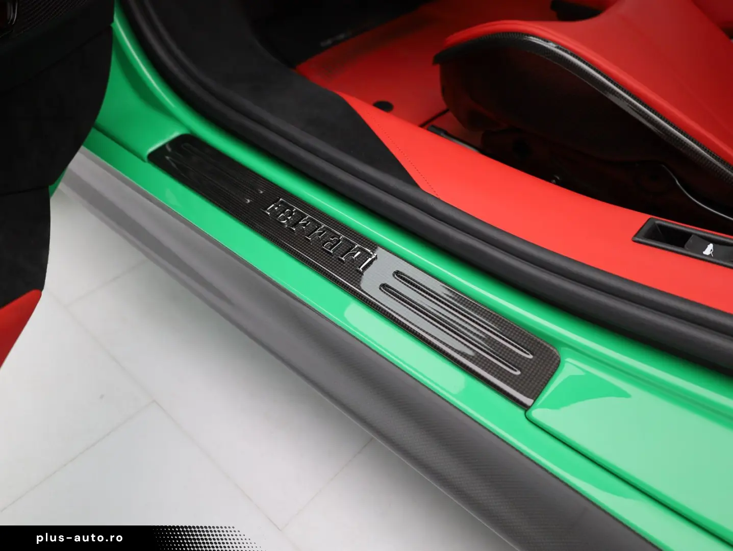 FERRARI SF90 Stradale - SIGNAL GREEN - FERRARI HAMBURG