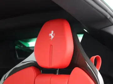 FERRARI SF90 Stradale - SIGNAL GREEN - FERRARI HAMBURG