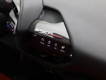 FERRARI SF90 Stradale - SIGNAL GREEN - FERRARI HAMBURG