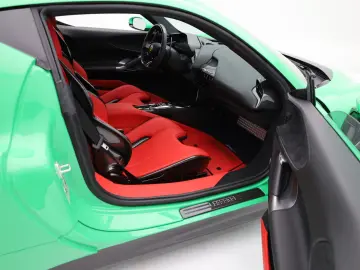 FERRARI SF90 Stradale - SIGNAL GREEN - FERRARI HAMBURG