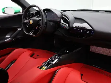 FERRARI SF90 Stradale - SIGNAL GREEN - FERRARI HAMBURG