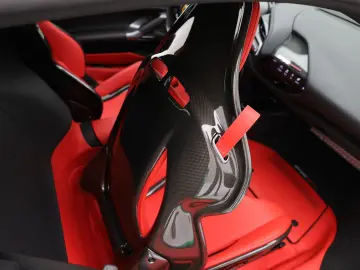 FERRARI SF90 Stradale - SIGNAL GREEN - FERRARI HAMBURG