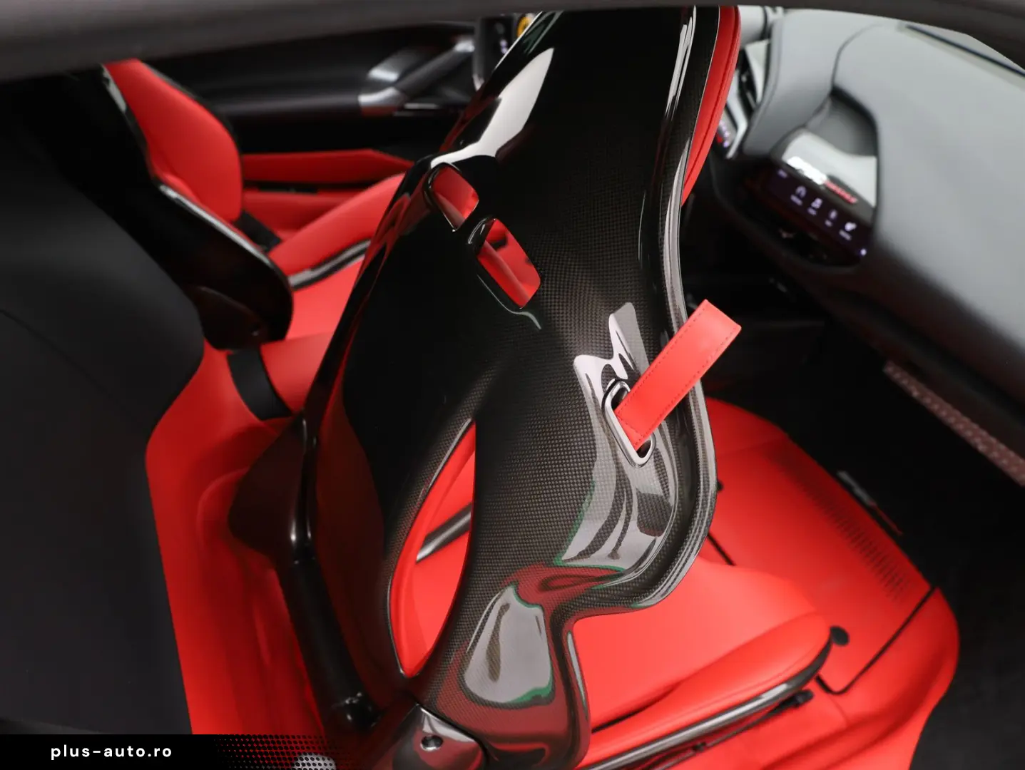 FERRARI SF90 Stradale - SIGNAL GREEN - FERRARI HAMBURG