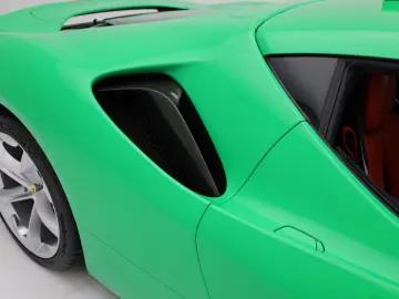 FERRARI SF90 Stradale - SIGNAL GREEN - FERRARI HAMBURG