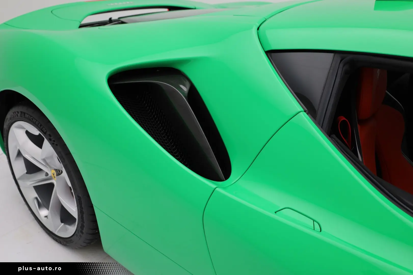 FERRARI SF90 Stradale - SIGNAL GREEN - FERRARI HAMBURG