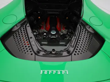FERRARI SF90 Stradale - SIGNAL GREEN - FERRARI HAMBURG