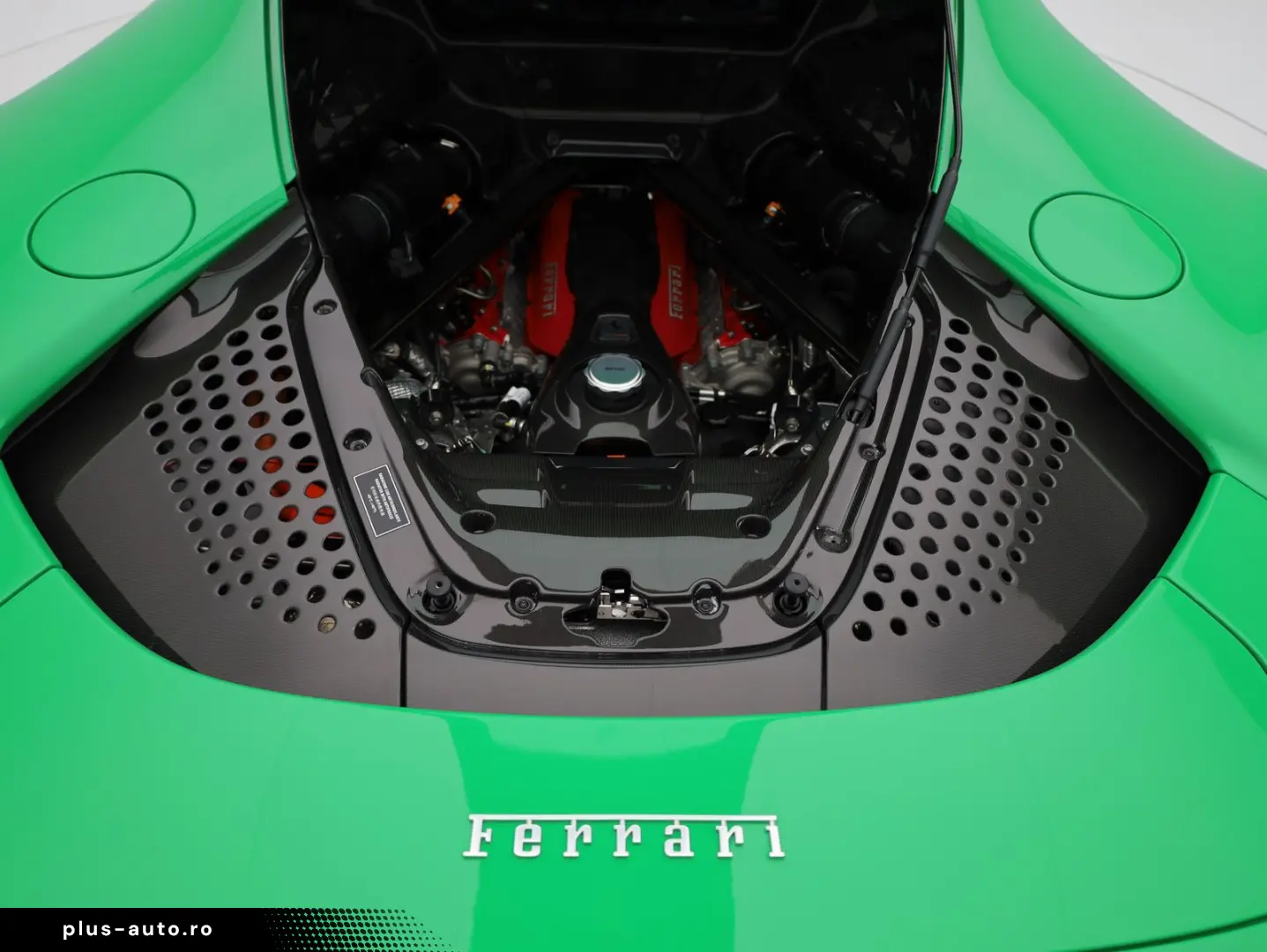 FERRARI SF90 Stradale - SIGNAL GREEN - FERRARI HAMBURG