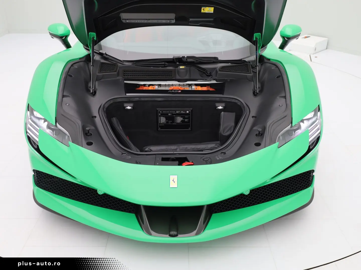 FERRARI SF90 Stradale - SIGNAL GREEN - FERRARI HAMBURG